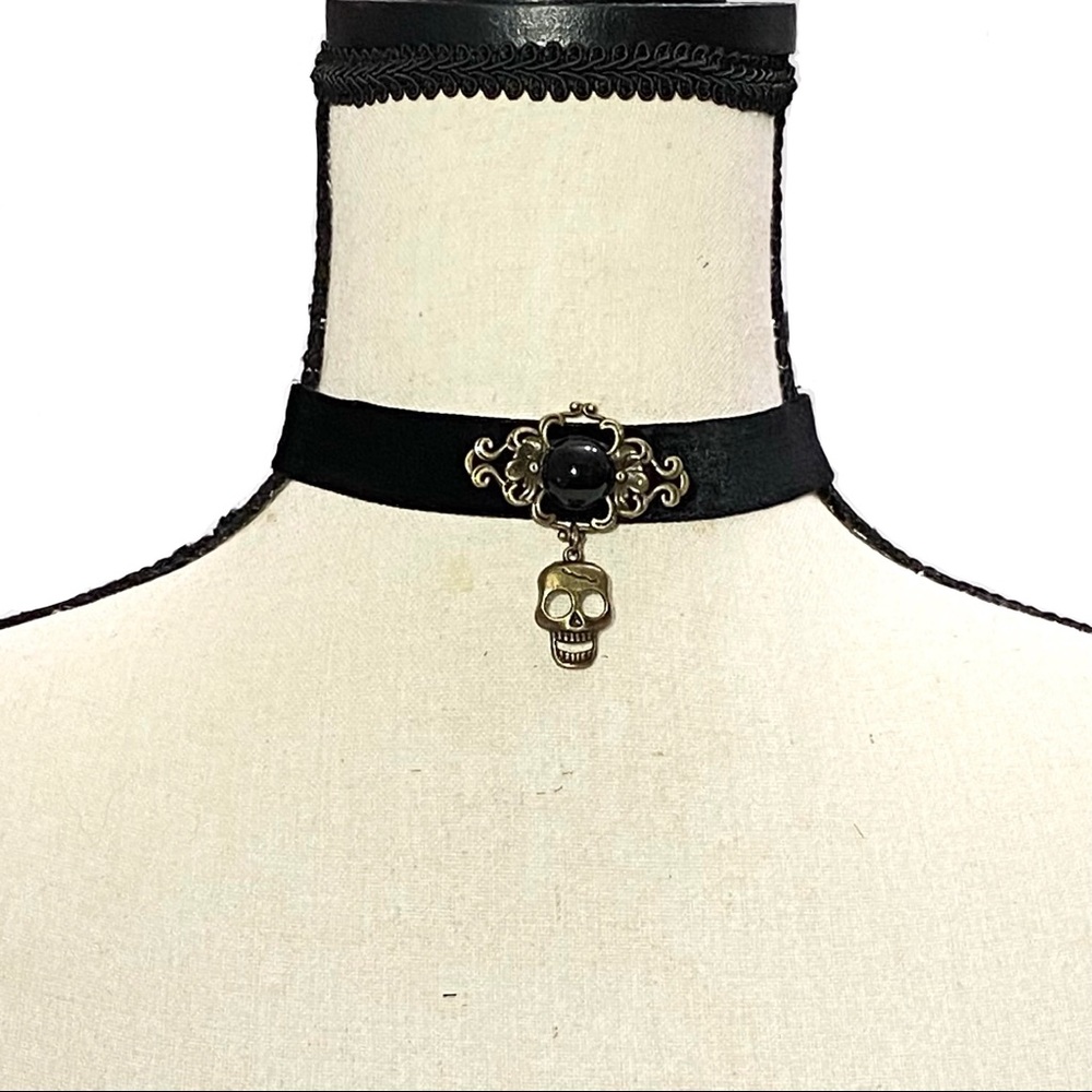 (G) Necklace Choker Gothic Skull Pendant Velvet